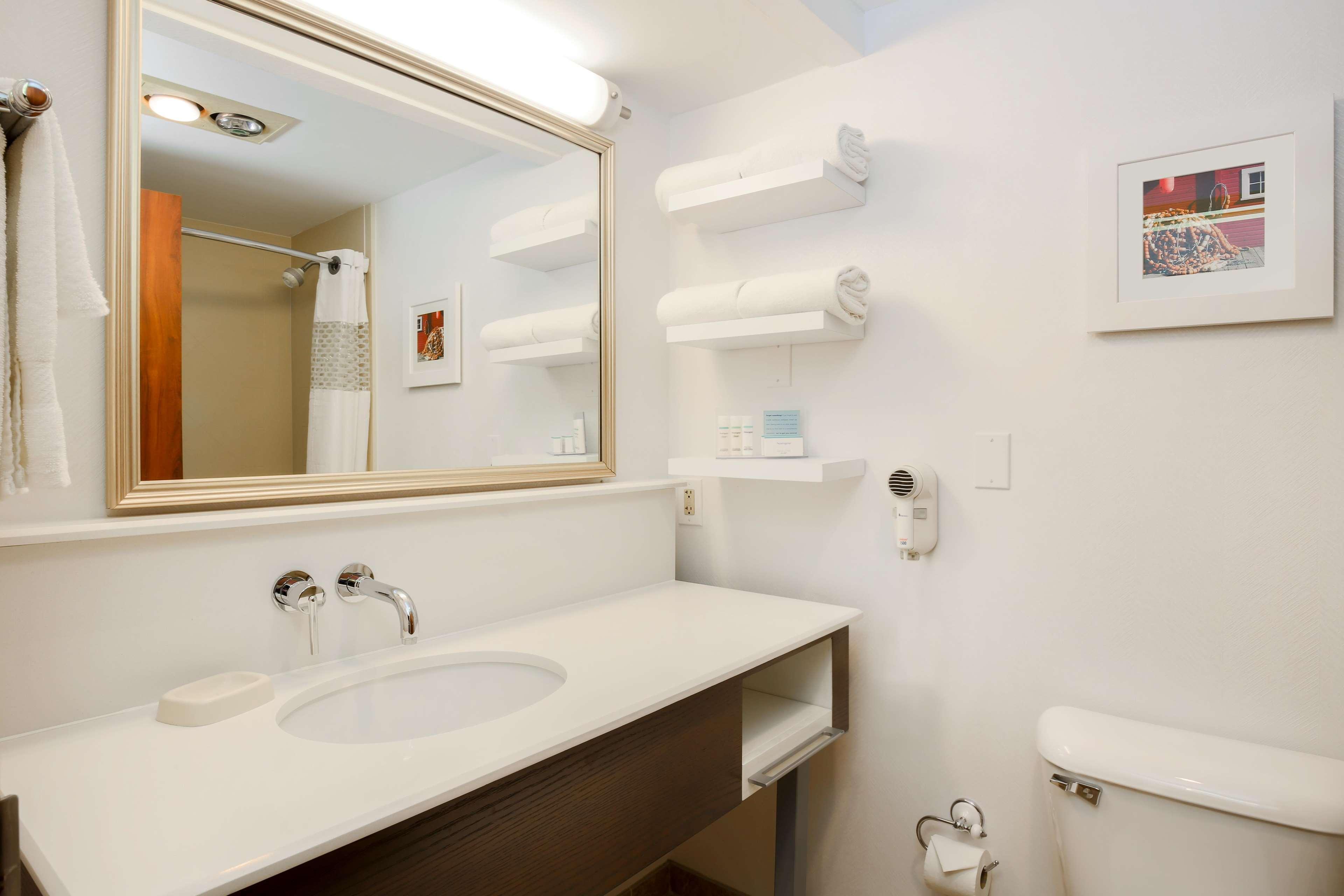 Hampton Inn Anchorage Exterior photo