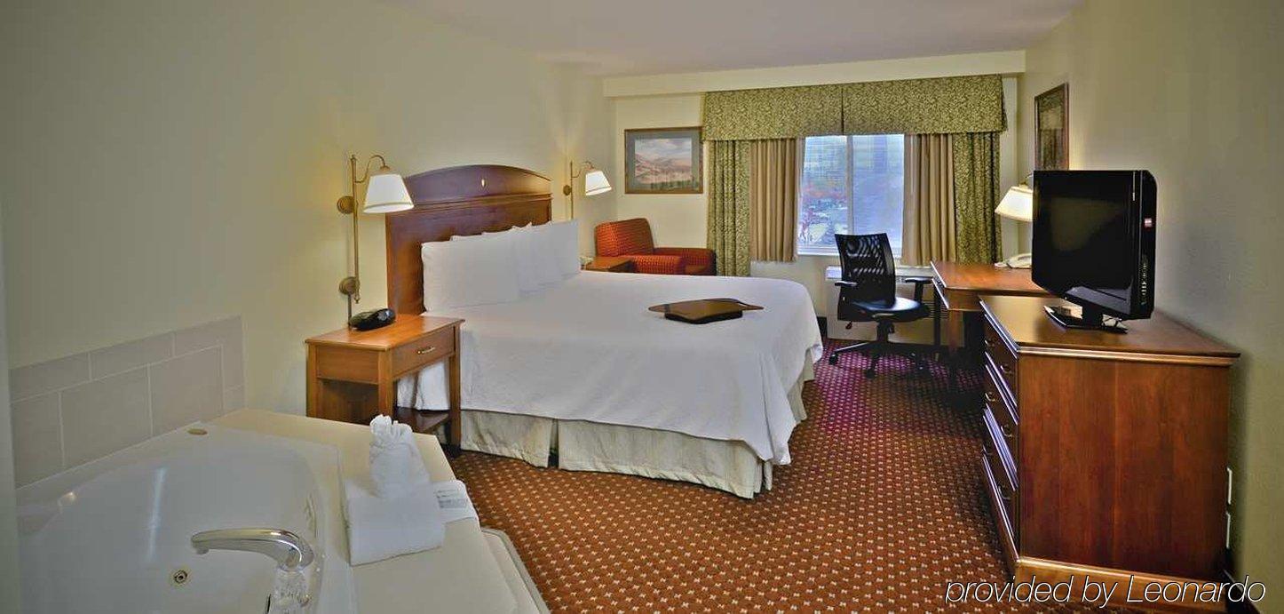 Hampton Inn Anchorage Room photo